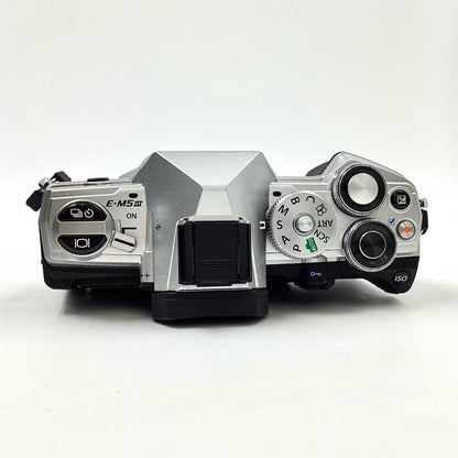 【全額返金保証】【最速発送】OLYMPUS デジタル一眼 OM-D E-M5 Mark III ボディ [シルバー] シルバー 超美品 動作確認済