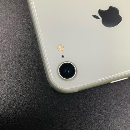 【全額返金保証】【最速発送】Apple iPhone iPhone 8 64GB シルバー docomo 白ロム 動作確認済 78%