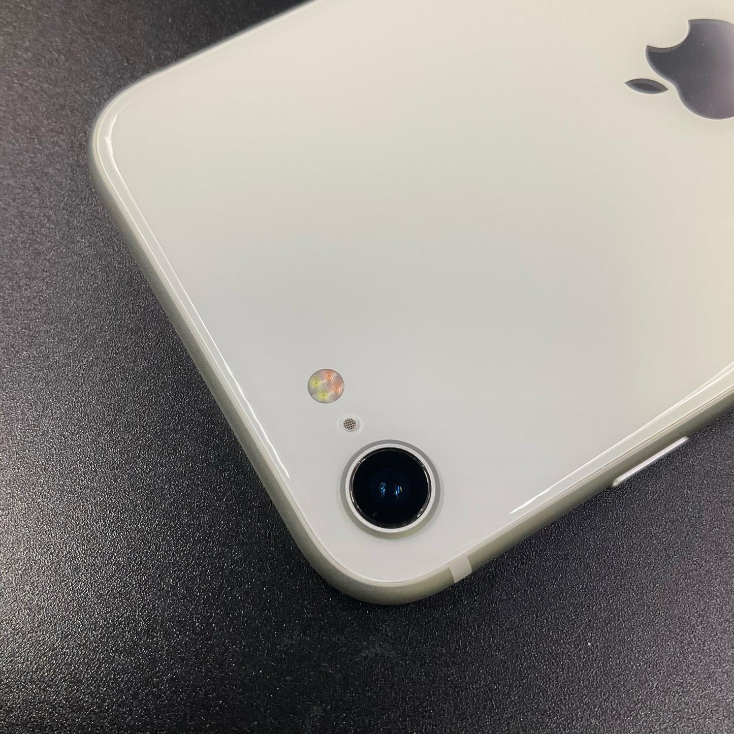 【全額返金保証】【最速発送】Apple iPhone iPhone SE（第2世代） 64GB ホワイト SIMフリー 白ロム 動作確認済 73%