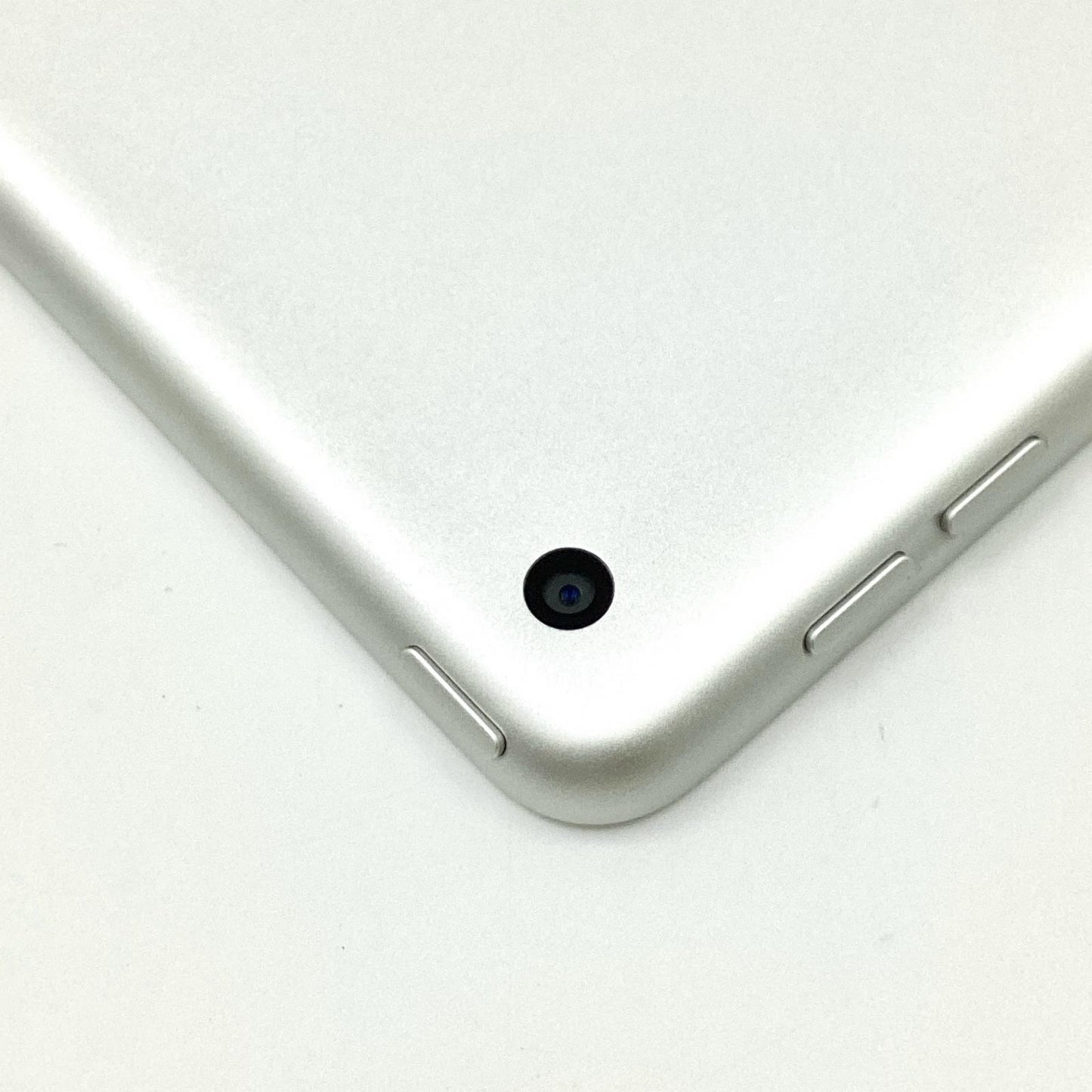 【全額返金保証】【最速発送】Apple iPad iPad 10.2インチ 第9世代 64GB シルバー Wi-Fi 動作確認済