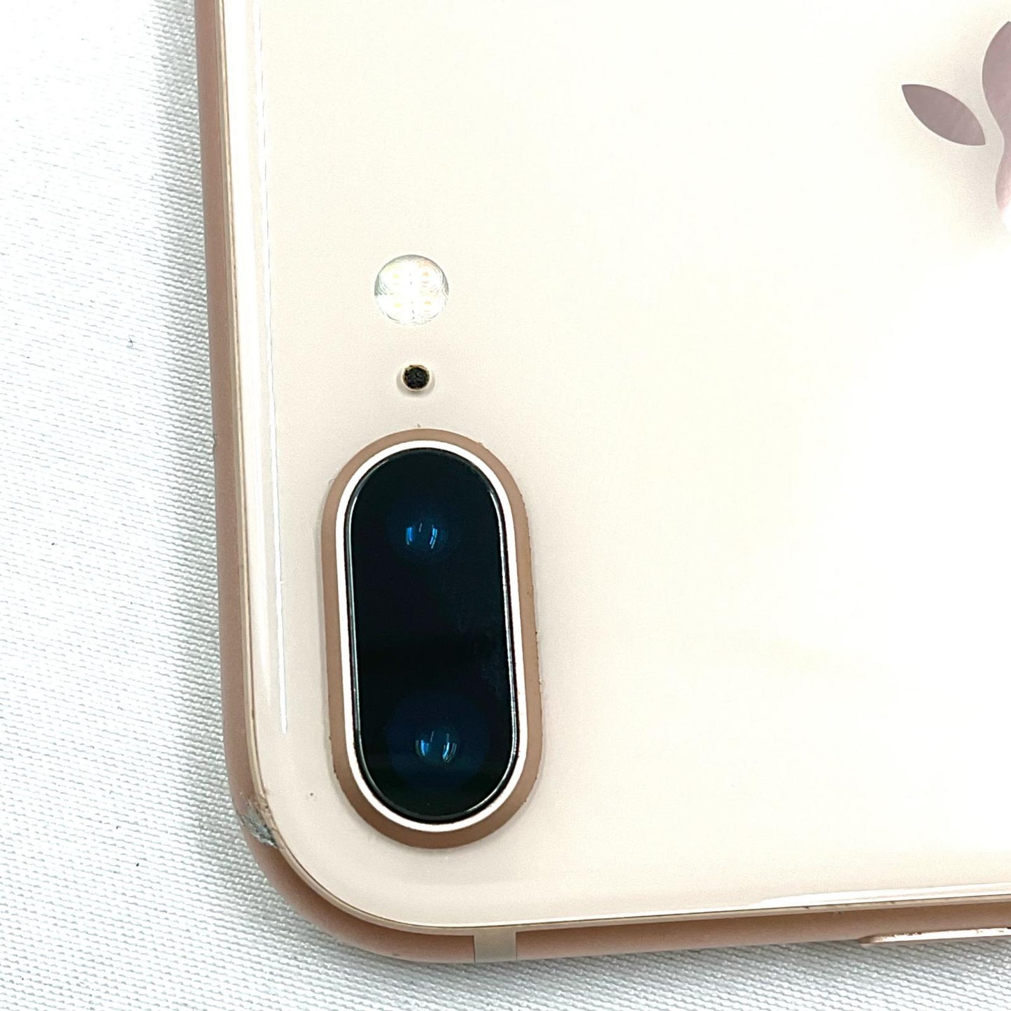 【最速発送】Apple iPhone iPhone 8 Plus 64GB ゴールド docomo 白ロム【難有】 80%