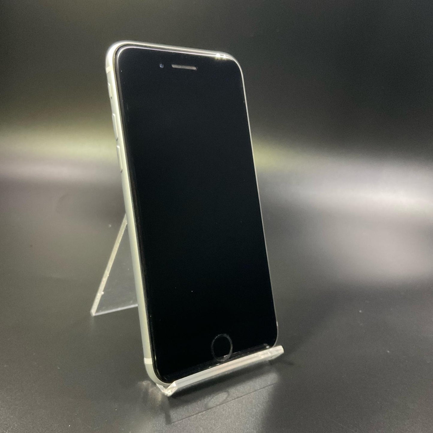 【全額返金保証】【最速発送】Apple iPhone iPhone SE（第2世代） 64GB ホワイト docomo 白ロム 動作確認済 81%
