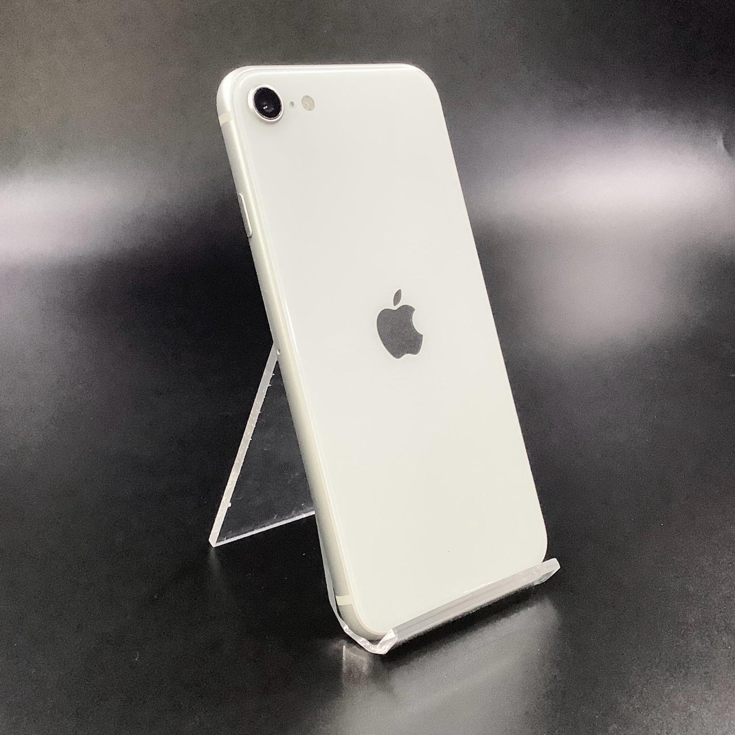 【全額返金保証】【最速発送】Apple iPhone iPhone SE（第2世代） 64GB ホワイト docomo 白ロム 動作確認済 87%