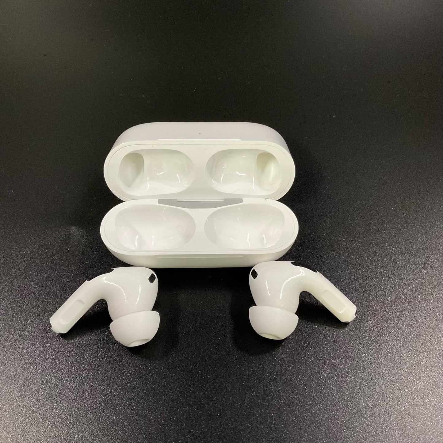 【全額返金保証】【最速発送】Apple AirPods Pro 第2世代 MagSafe充電ケース(USB-C)付き MTJV3J/A 美品 動作確認済