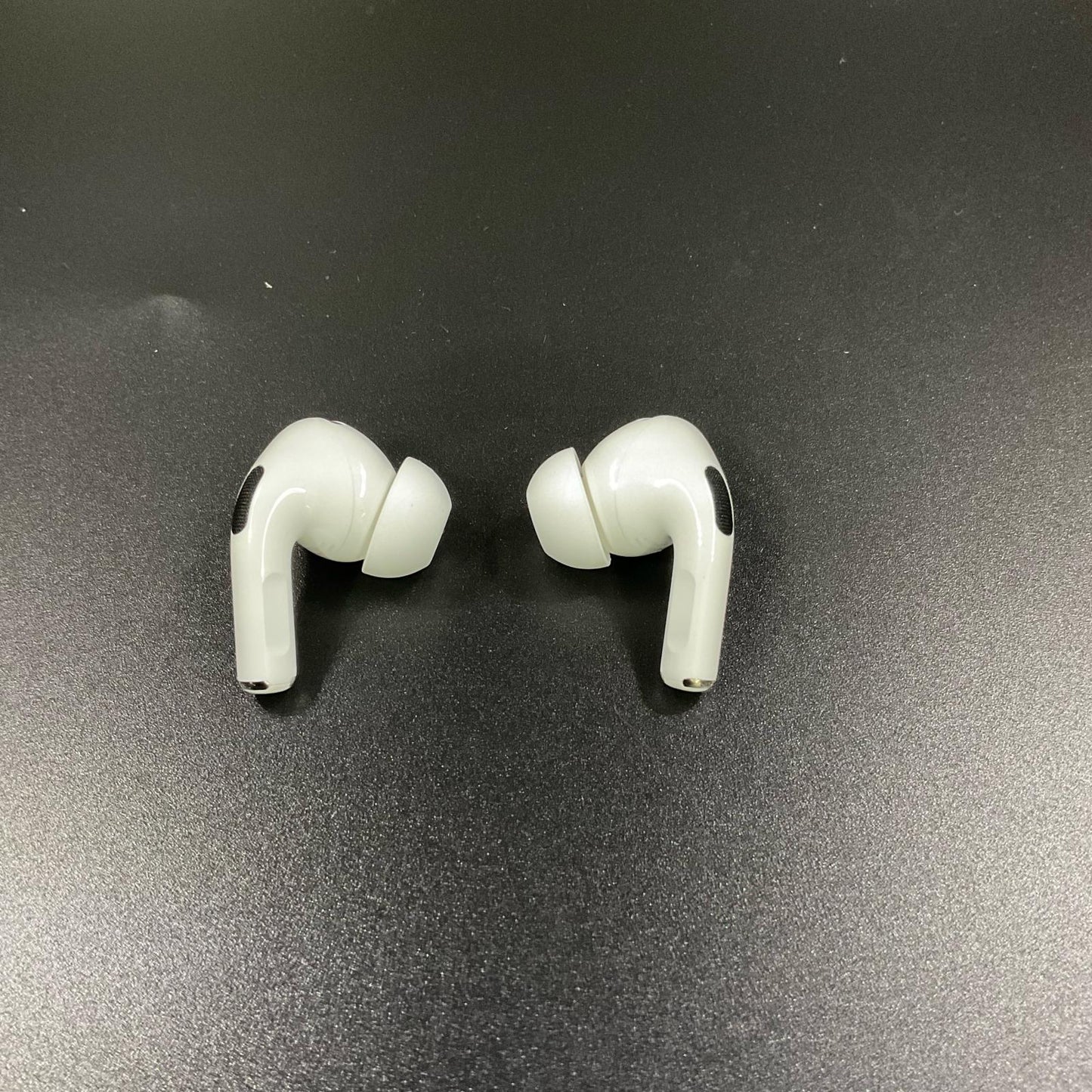 【全額返金保証】【最速発送】Apple AirPods Pro 第2世代 MagSafe充電ケース(USB-C)付き MTJV3J/A 美品 動作確認済