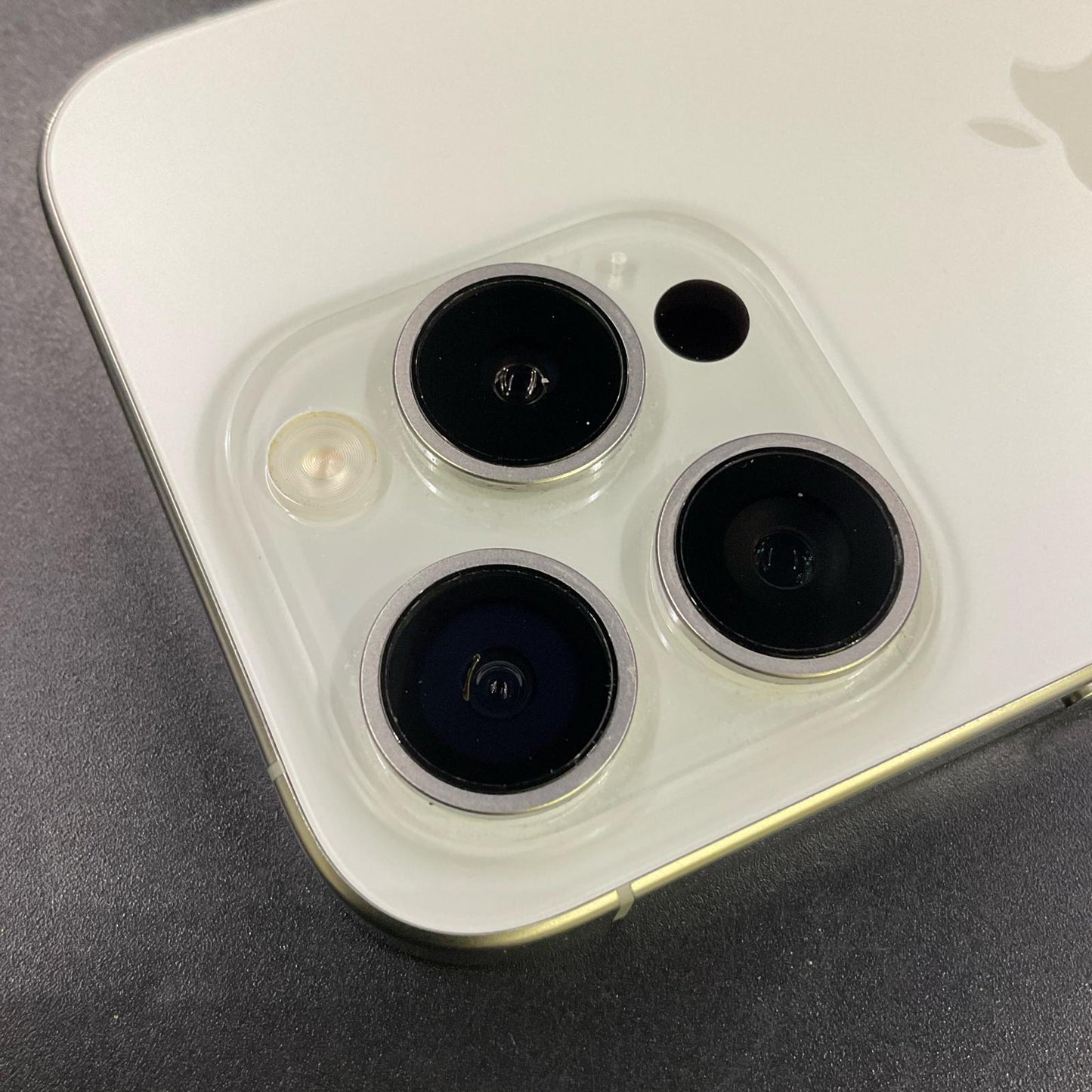 【全額返金保証】【最速発送】Apple iPhone iPhone 15 Pro 128GB ホワイトチタニウム SIMフリー 白ロム 美品 動作確認済 94%