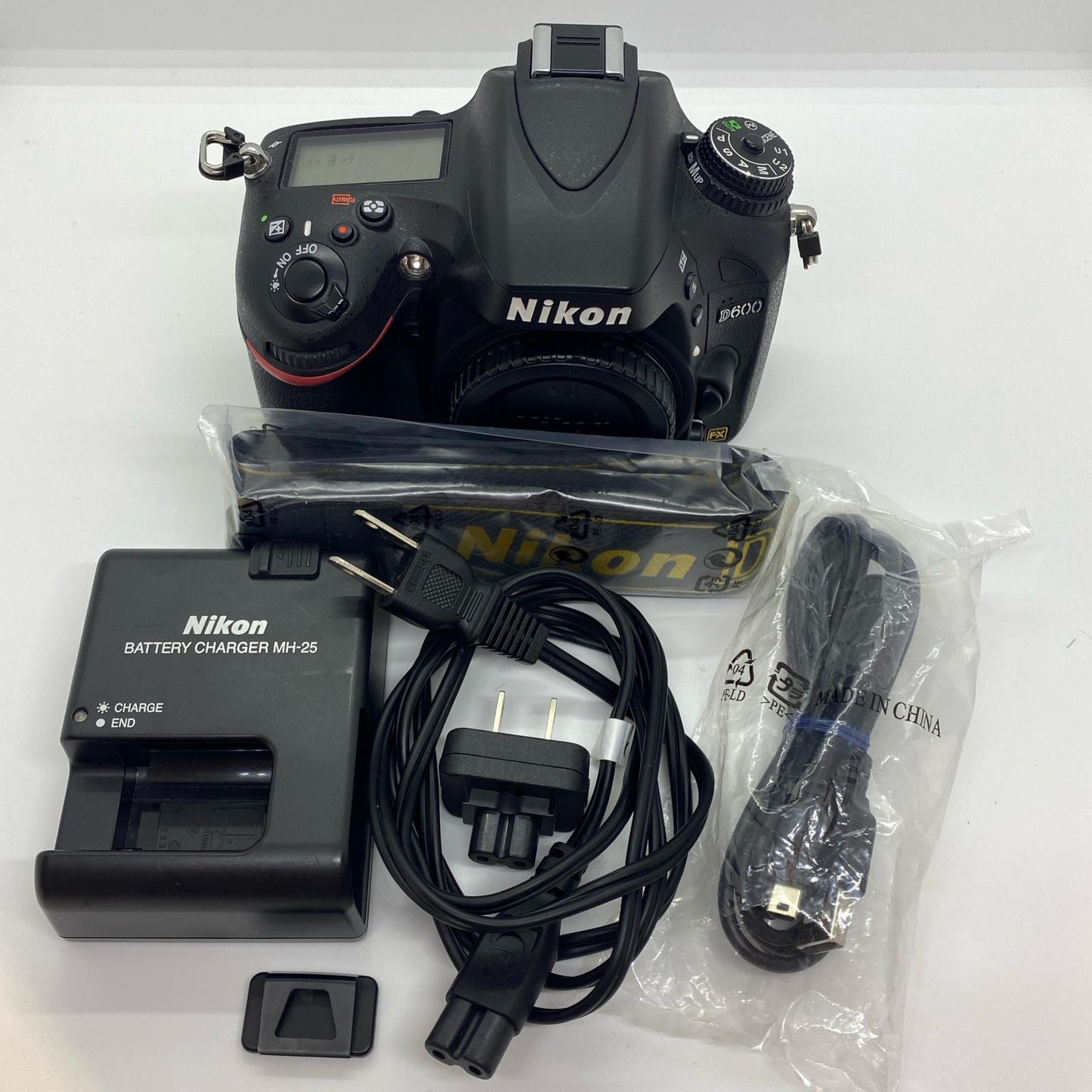 【全額返金保証】【最速発送】Nikon デジタル一眼 D600 ボディ ブラック 美品 動作確認済