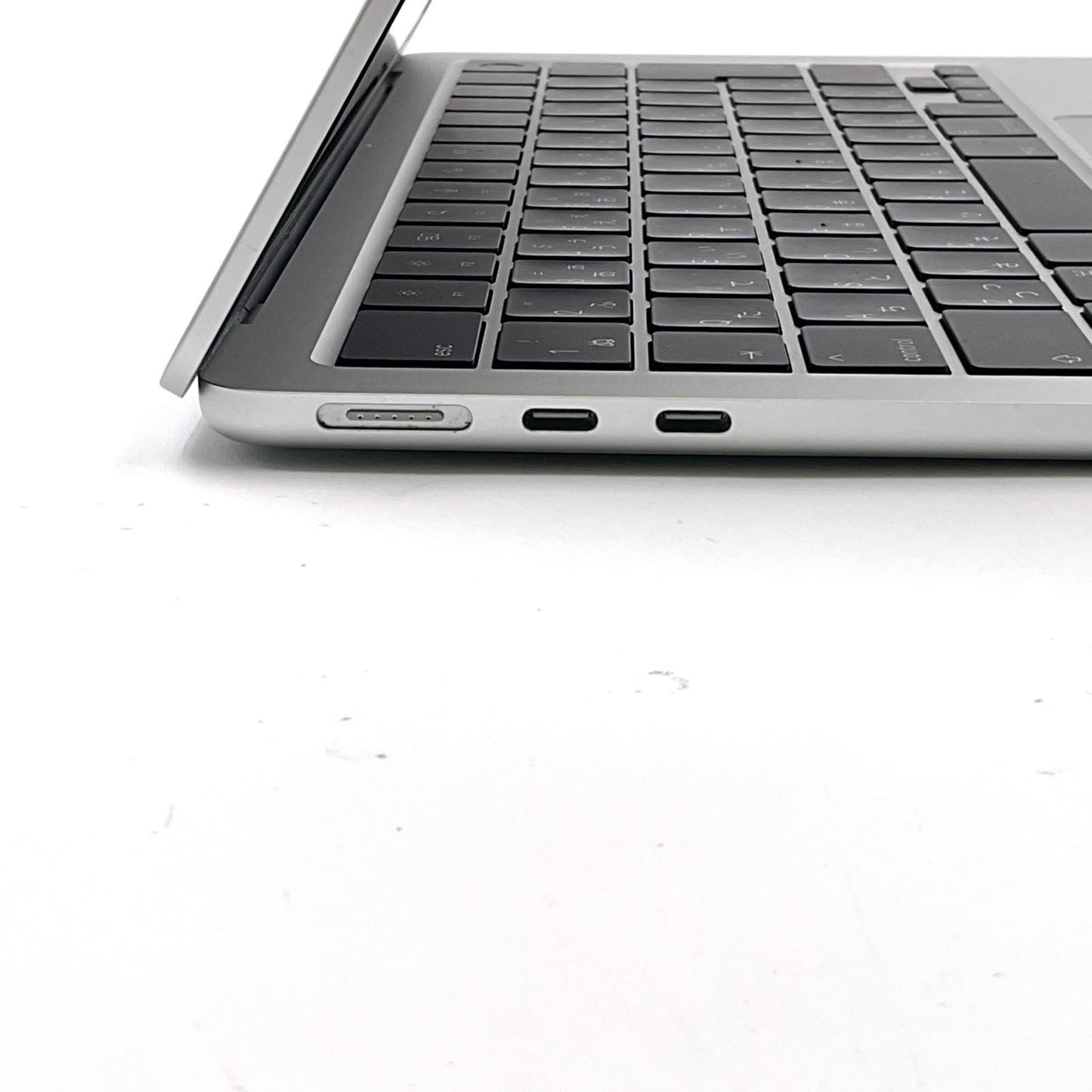 【全額返金保証】【最速発送】Apple MacBook Air 13.6インチ 2022 Apple M2 16GB SSD 256GB シルバー 96.2% 動作確認済