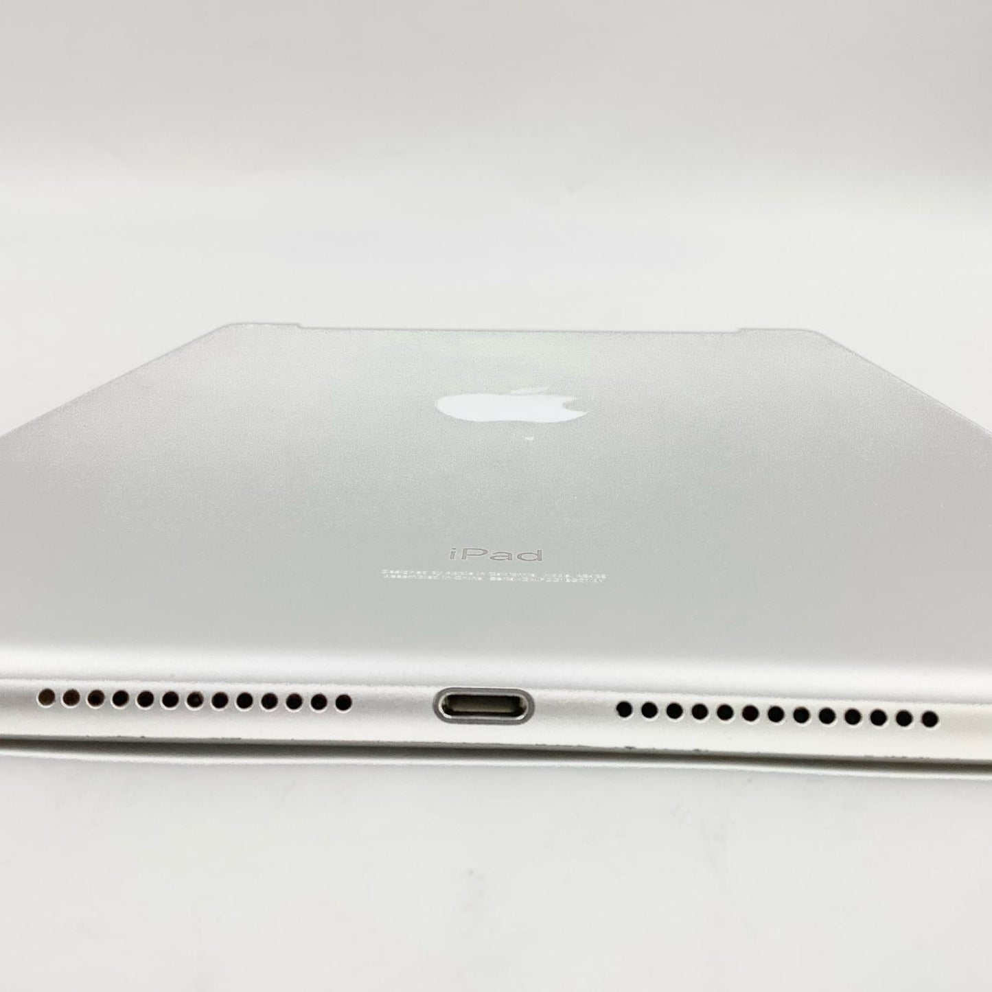 【全額返金保証】【最速発送】Apple iPad iPad 10.2インチ 第8世代 32GB シルバー WiFi+Cellular docomo 白ロム 動作確認済