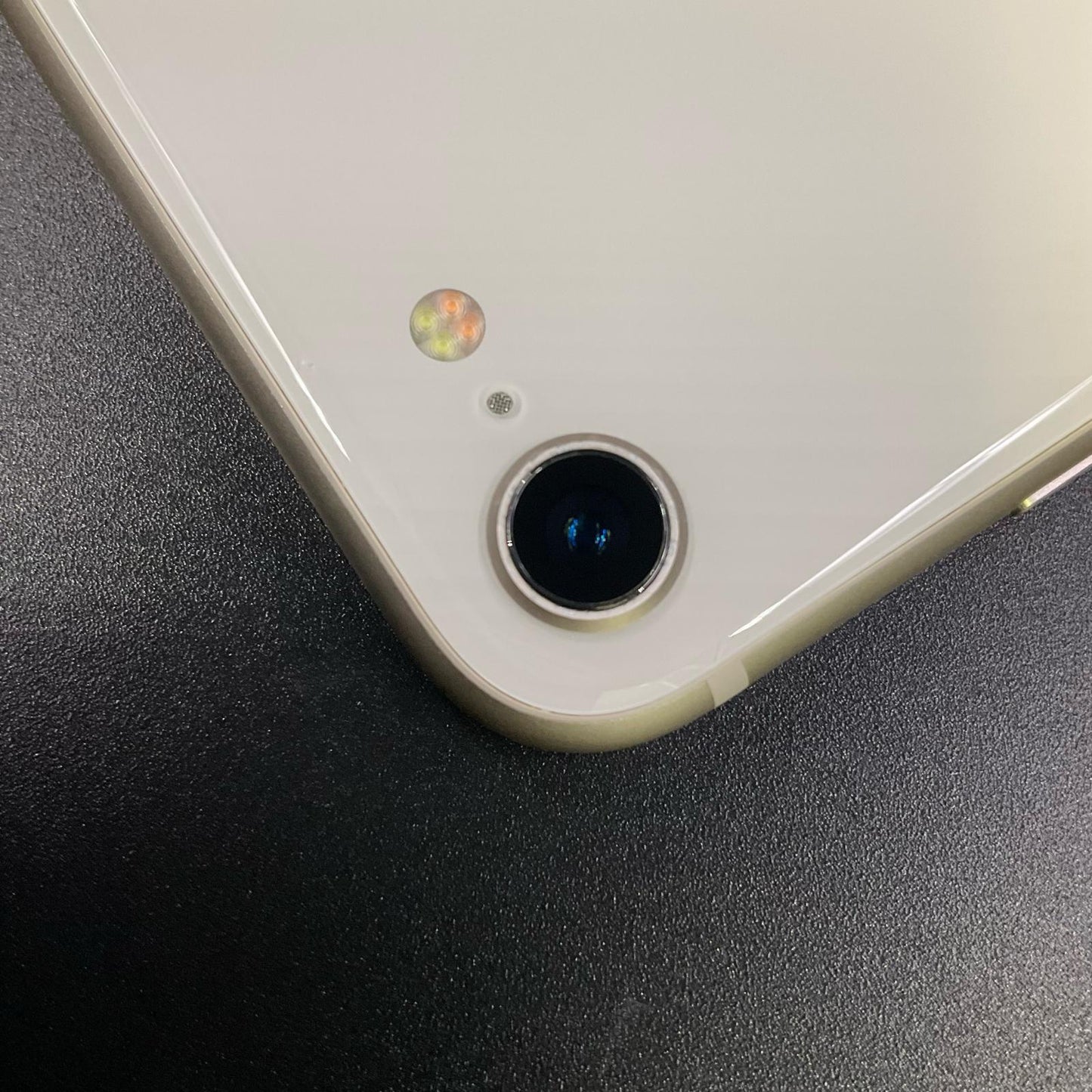 【全額返金保証】【最速発送】Apple iPhone iPhone SE（第3世代） 64GB スターライト au SIMフリー 白ロム 動作確認済 86%