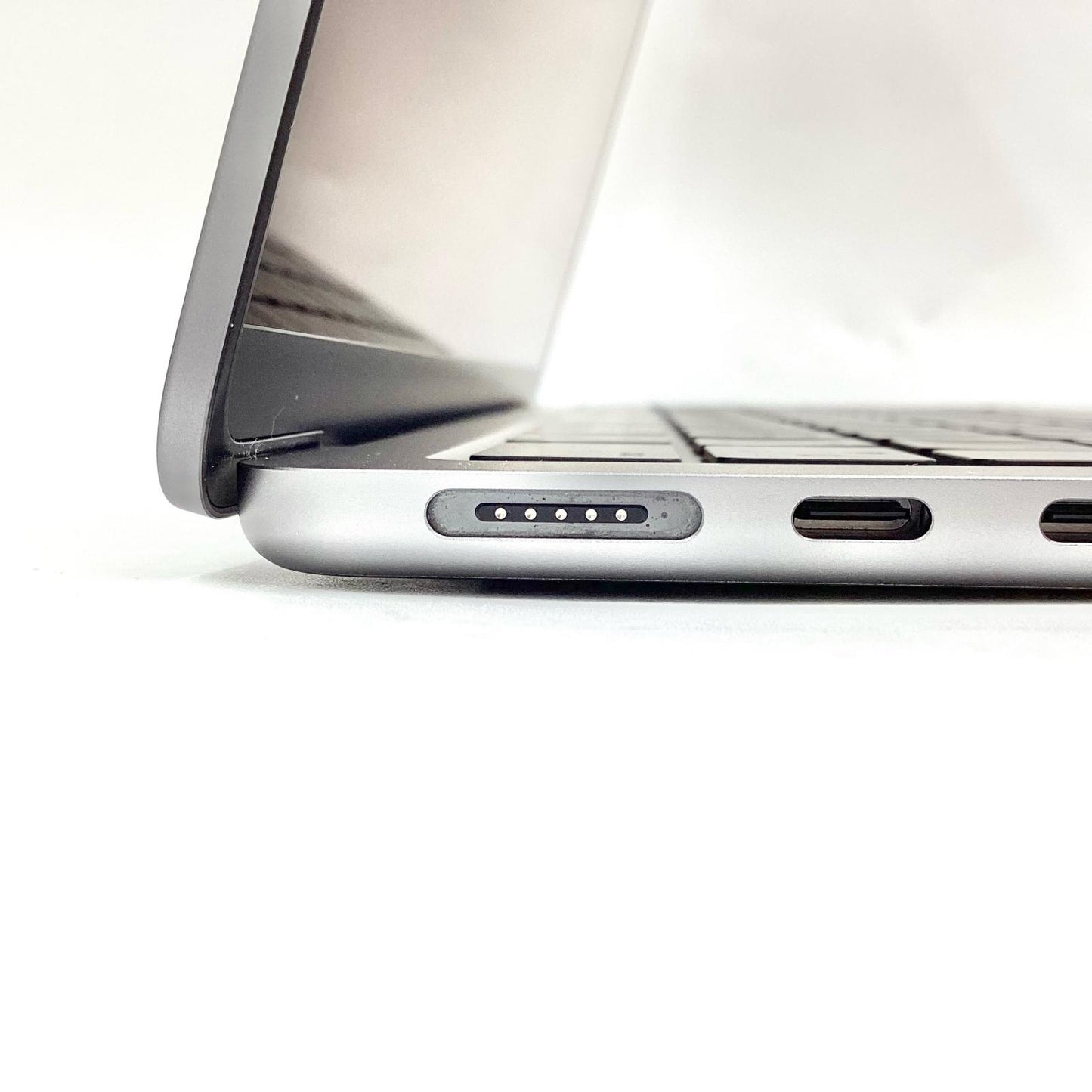 【全額返金保証】【最速発送】Apple MacBook Air 13インチ 2022 Apple M2 16GB SSD 512GB スペースグレイ 97% 美品 動作確認済