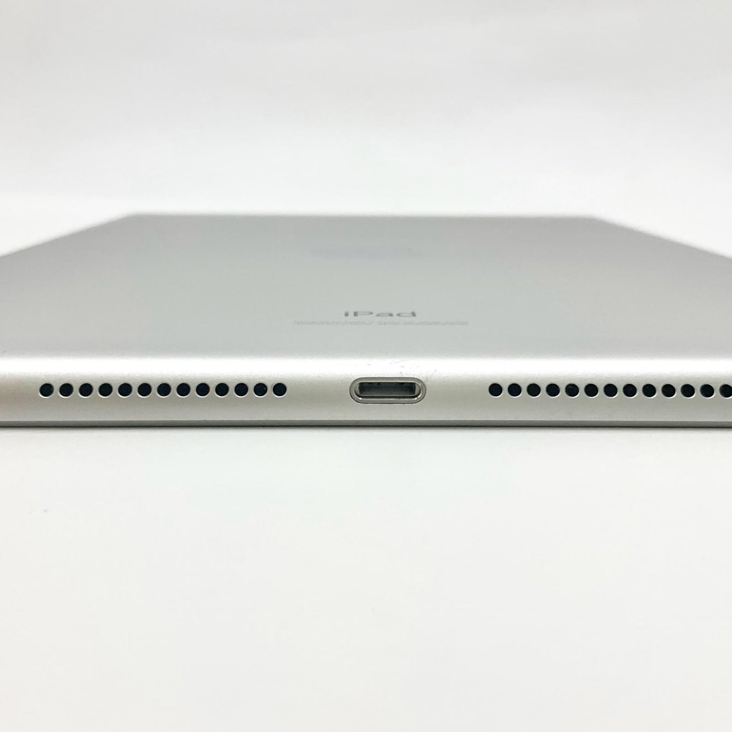 【全額返金保証】【最速発送】Apple iPad iPad 10.2インチ 第8世代 32GB シルバー Wi-Fi 動作確認済