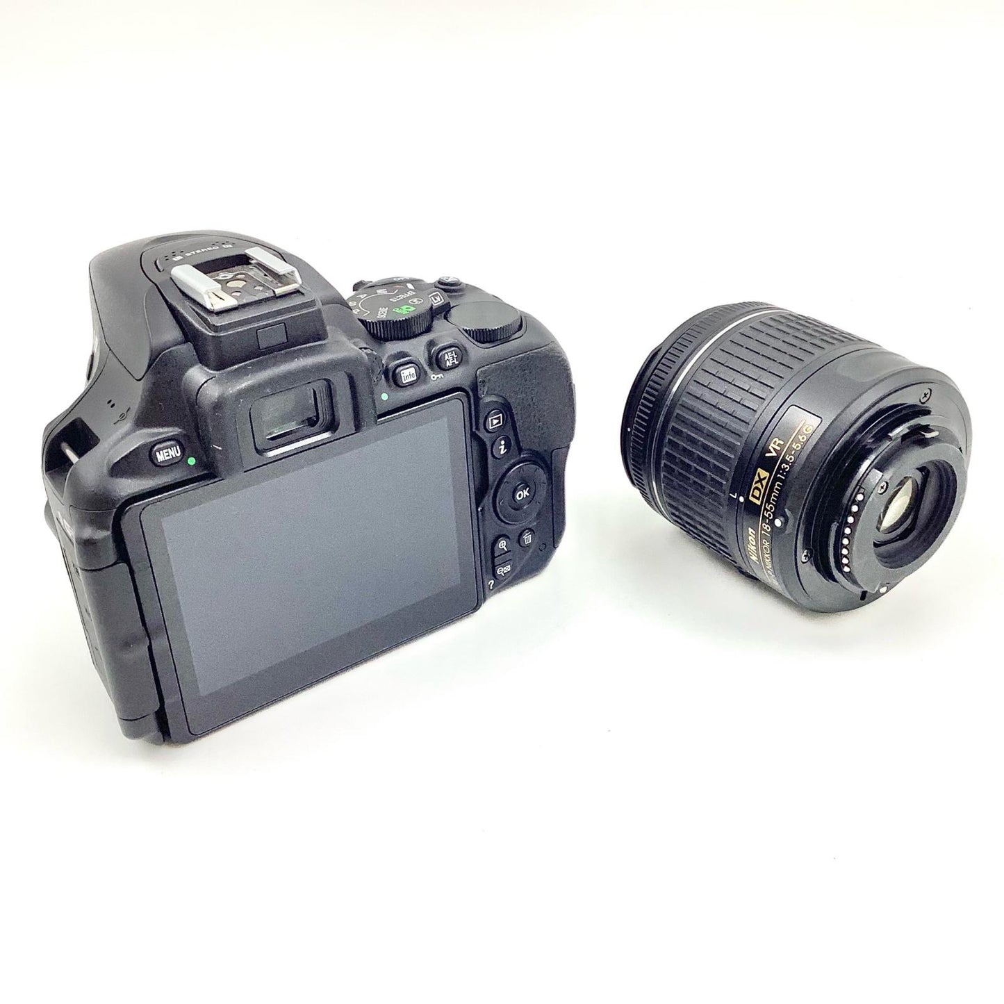 【全額返金保証】【最速発送】Nikon デジタル一眼 D5600 18-55 VR レンズキット ブラック 動作確認済