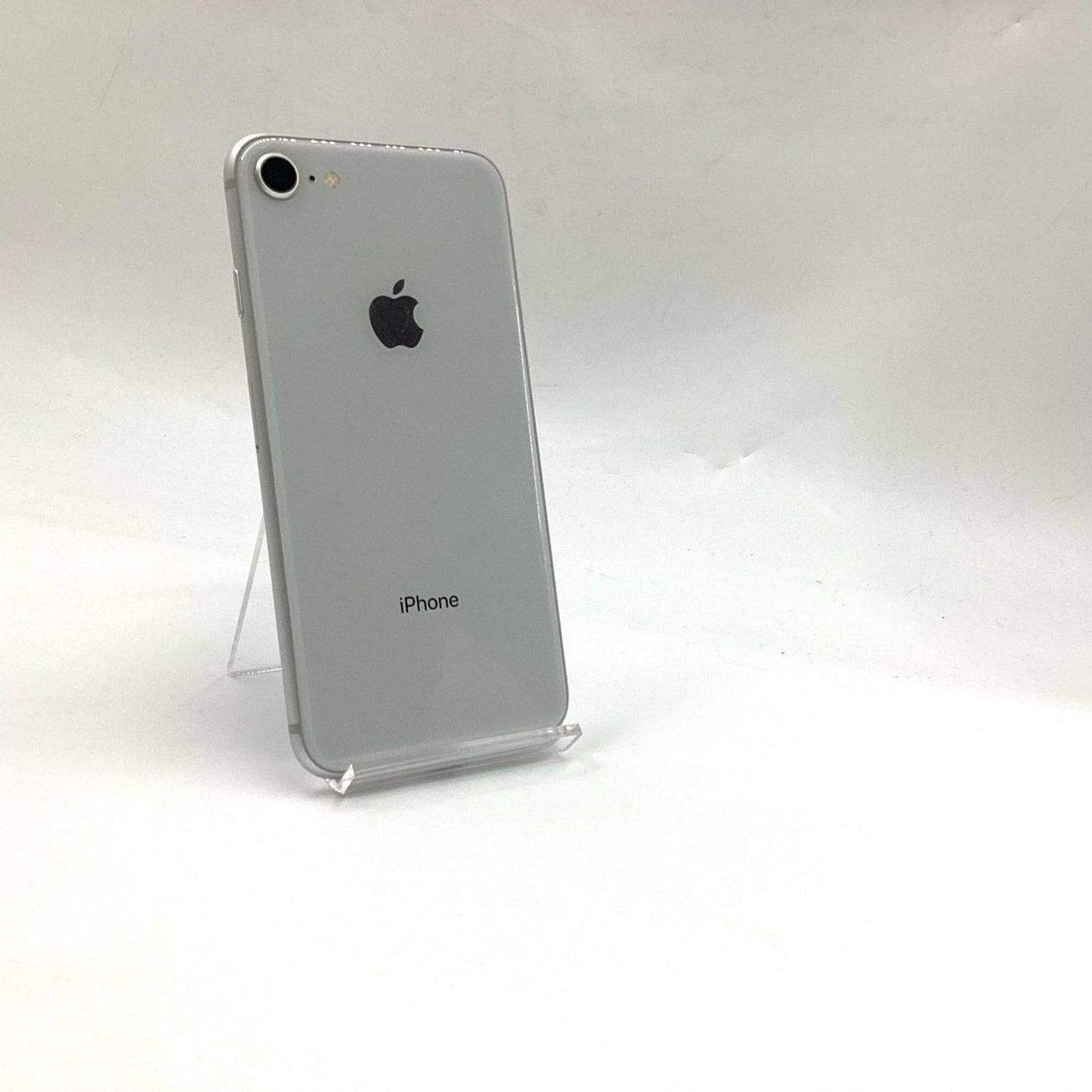 【全額返金保証】【最速発送】Apple iPhone iPhone 8 64GB シルバー docomo SIMフリー 白ロム 動作確認済 78%