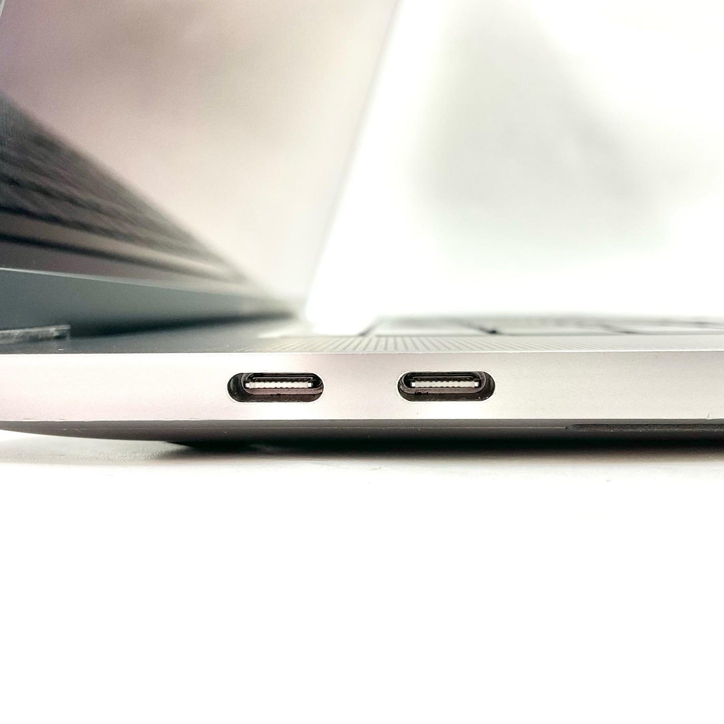 【最速発送】Apple MacBook Pro 16インチ 2019 2.6GHz 6コア Intel Core i7 16GB SSD 512GB スペースグレイ 87.4%【難有】