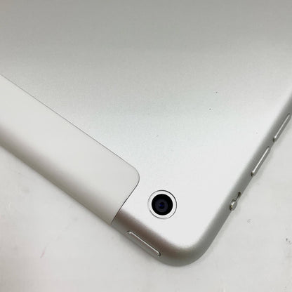 【全額返金保証】【最速発送】Apple iPad Air 9.7インチ 32GB シルバー WiFi+Cellular docomo 白ロム 動作確認済