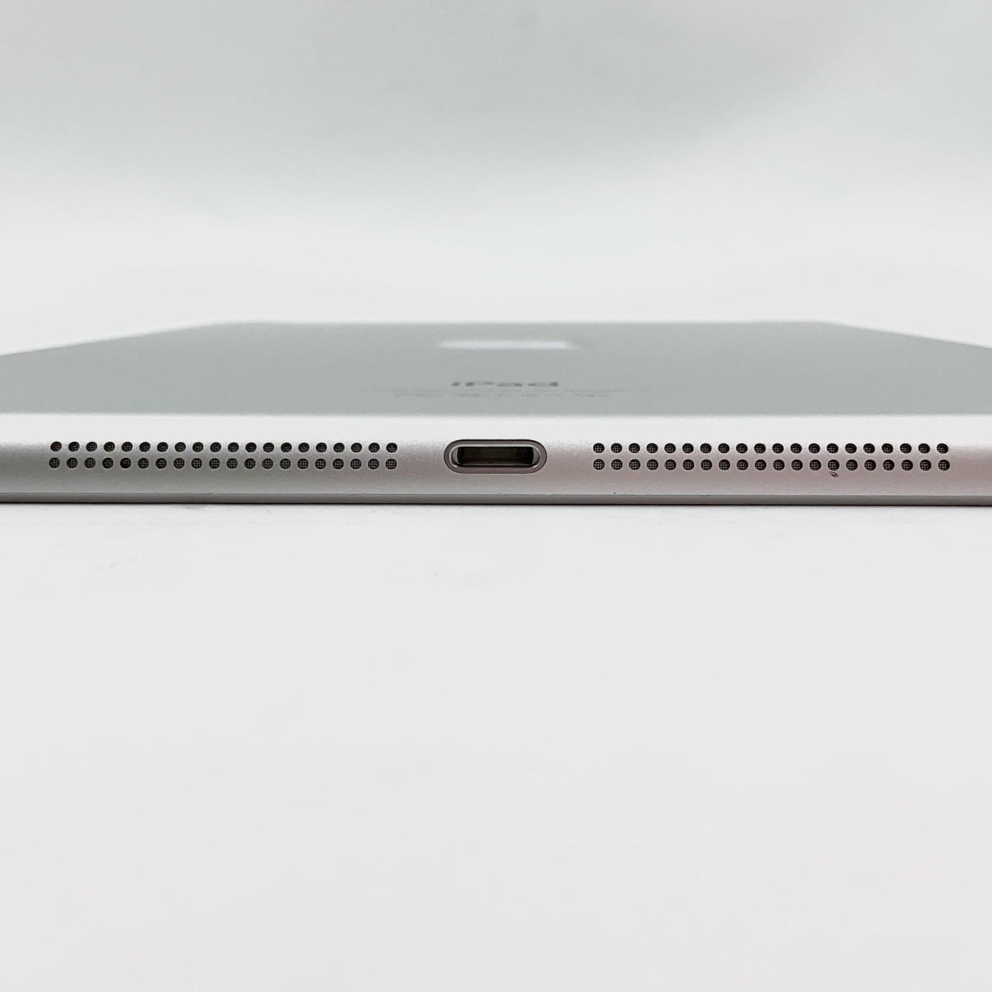 【全額返金保証】【最速発送】Apple iPad Air 9.7インチ 32GB シルバー WiFi+Cellular docomo 白ロム 動作確認済