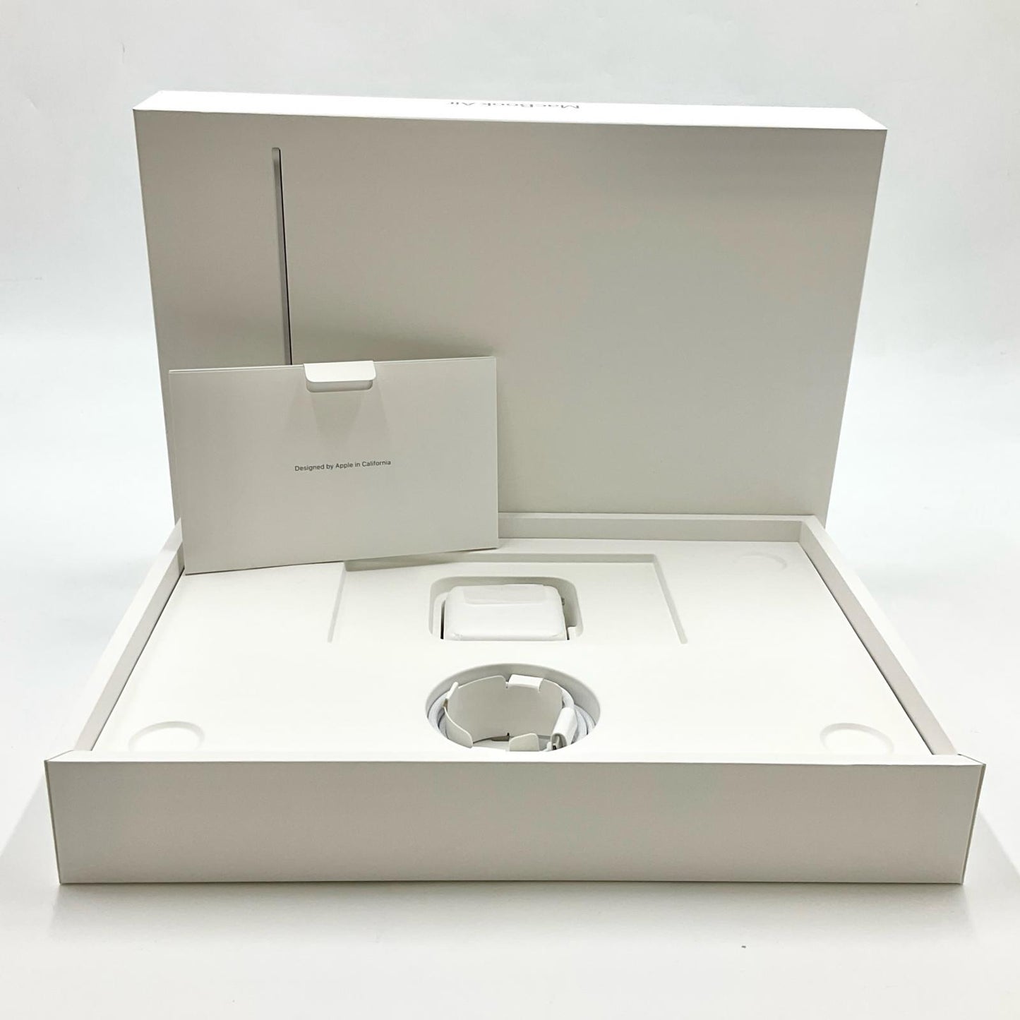 【全額返金保証】【最速発送】Apple MacBook Air 13.6インチ 2025 Apple M4 16GB SSD 256GB シルバー 100% 超美品 動作確認済