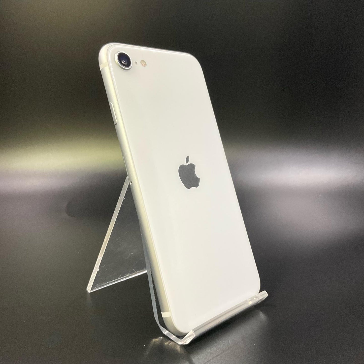 【全額返金保証】【最速発送】Apple iPhone iPhone SE（第2世代） 128GB ホワイト docomo 白ロム 動作確認済 74%