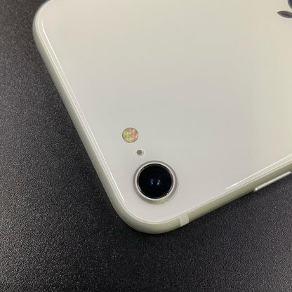 【全額返金保証】【最速発送】Apple iPhone iPhone SE（第2世代） 128GB ホワイト docomo 白ロム 動作確認済 74%