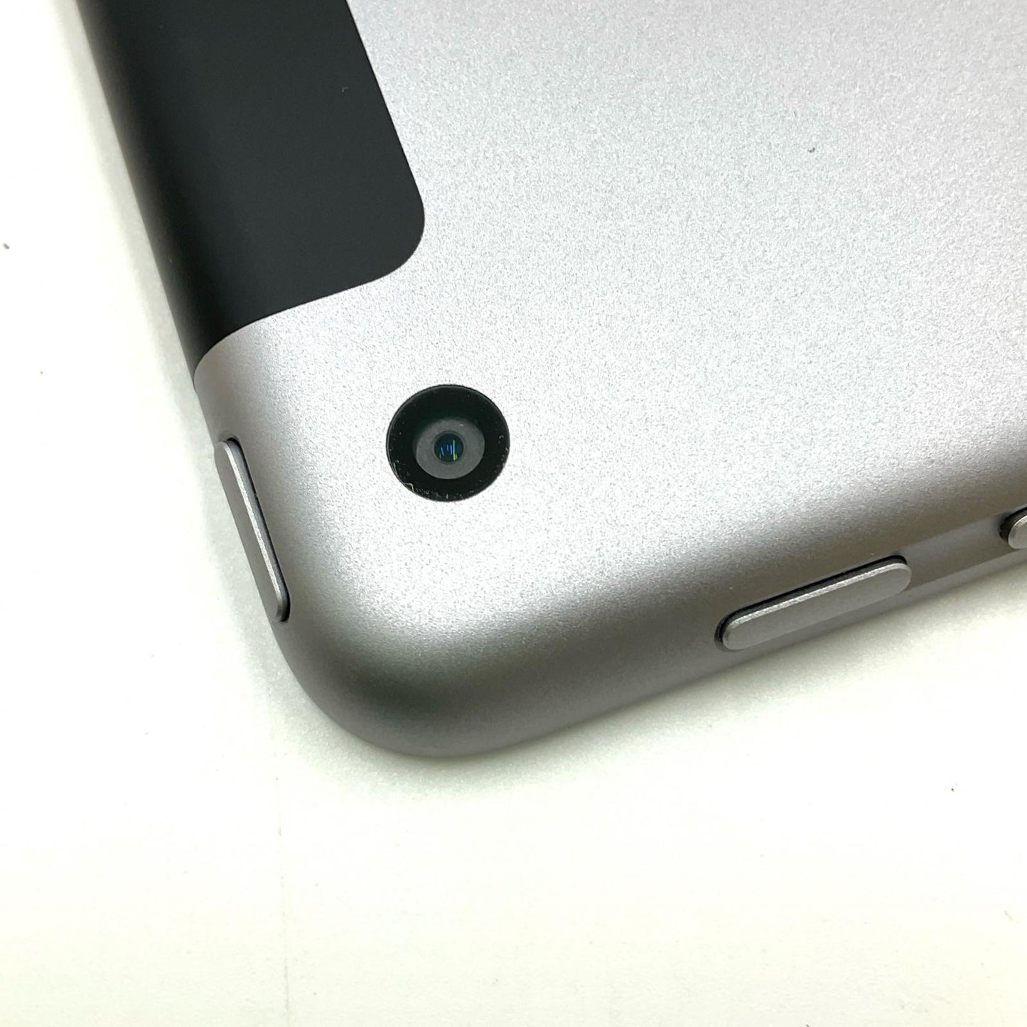 【全額返金保証】【最速発送】Apple iPad iPad 9.7インチ 第5世代 32GB スペースグレイ WiFi+Cellular au 白ロム 動作確認済