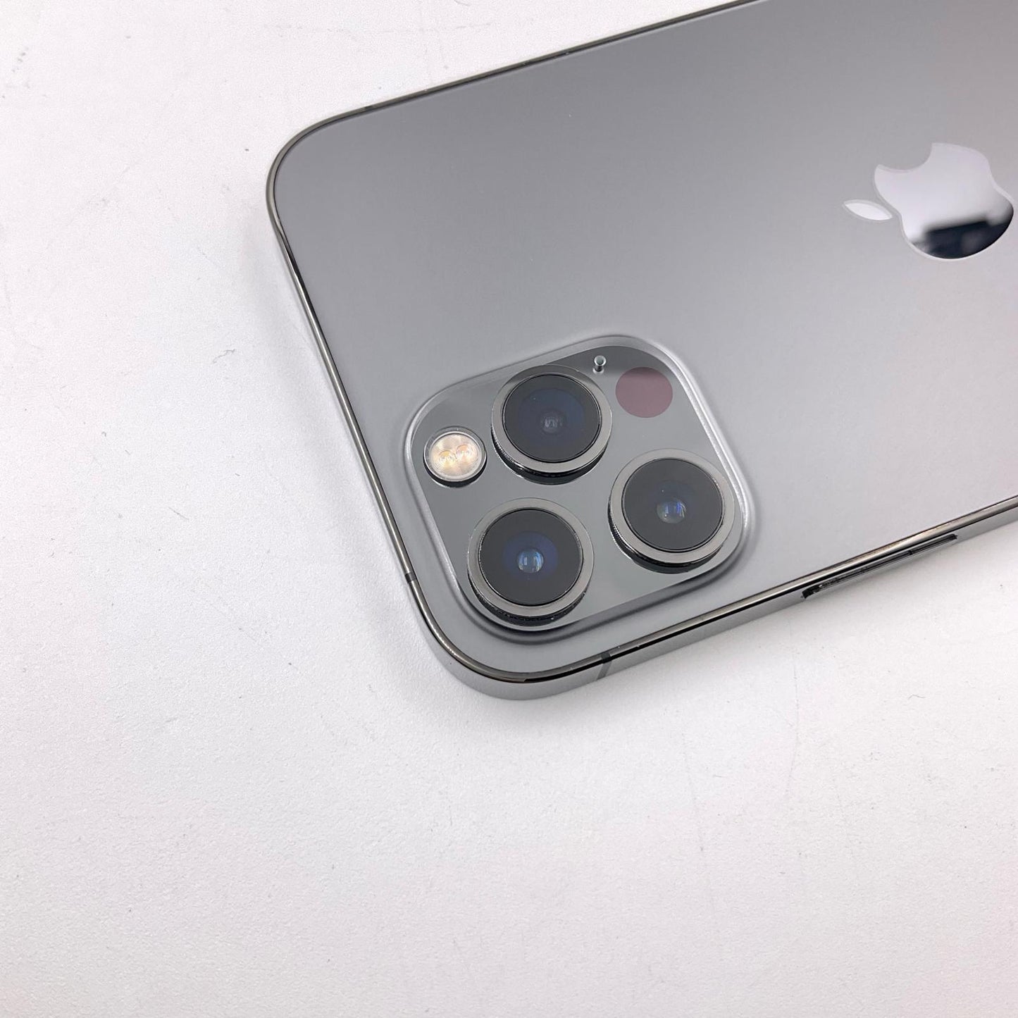 【全額返金保証】【最速発送】Apple iPhone iPhone 12 Pro 256GB グラファイト au 白ロム 動作確認済 76%