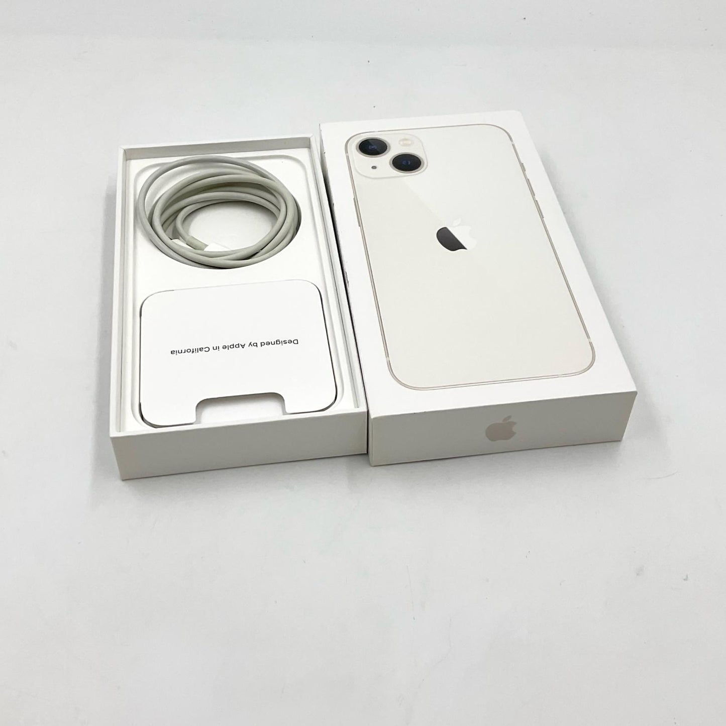【全額返金保証】【最速発送】Apple iPhone iPhone 13 256GB スターライト docomo 白ロム 動作確認済 84%