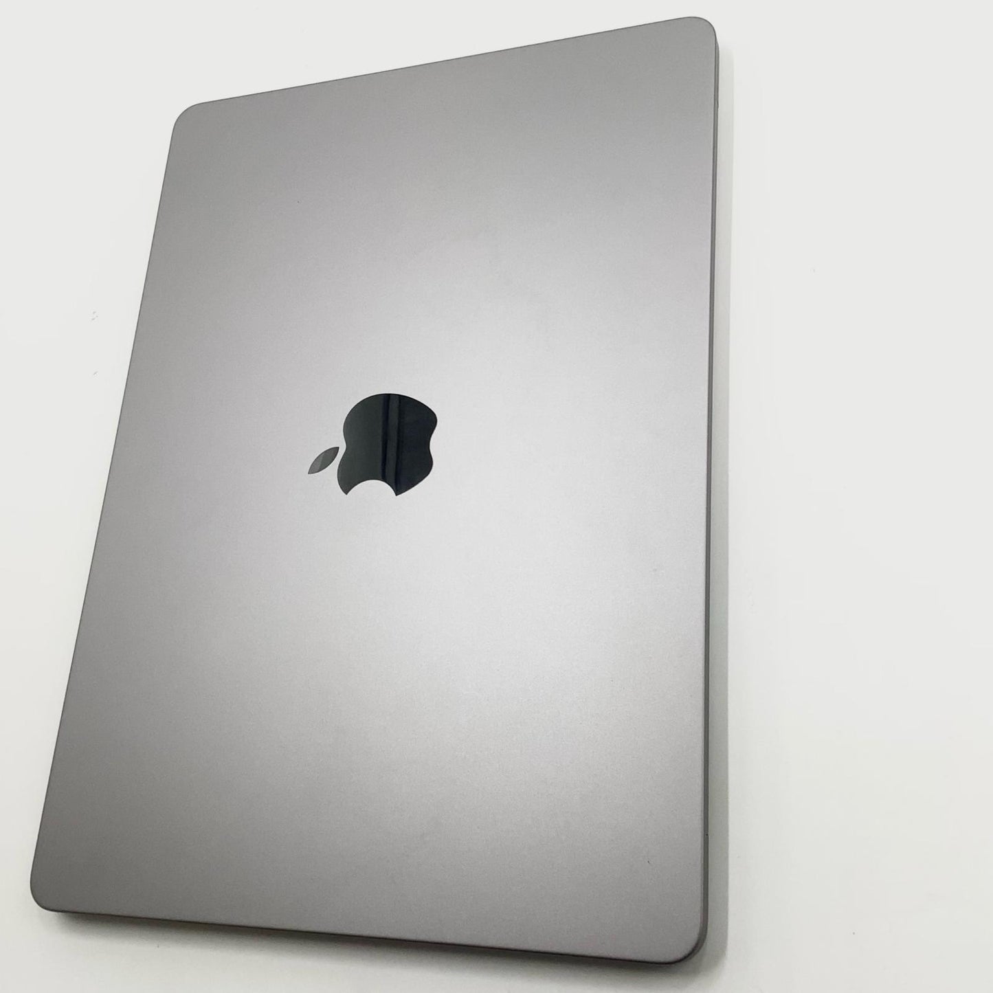 【全額返金保証】【最速発送】Apple MacBook Air 13インチ 2022 Apple M2 8GB M.2 SSD 256GB スペースグレイ 97% 美品 動作確認済