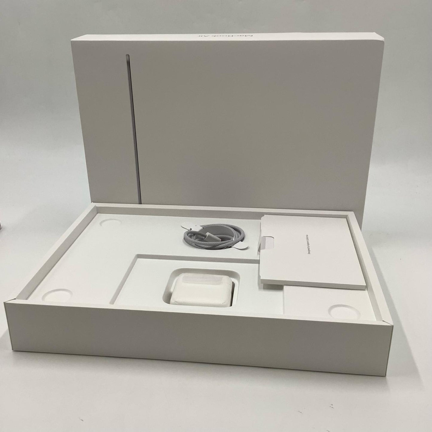 【全額返金保証】【最速発送】Apple MacBook Air 13インチ 2022 Apple M2 8GB M.2 SSD 256GB スペースグレイ 97% 美品 動作確認済