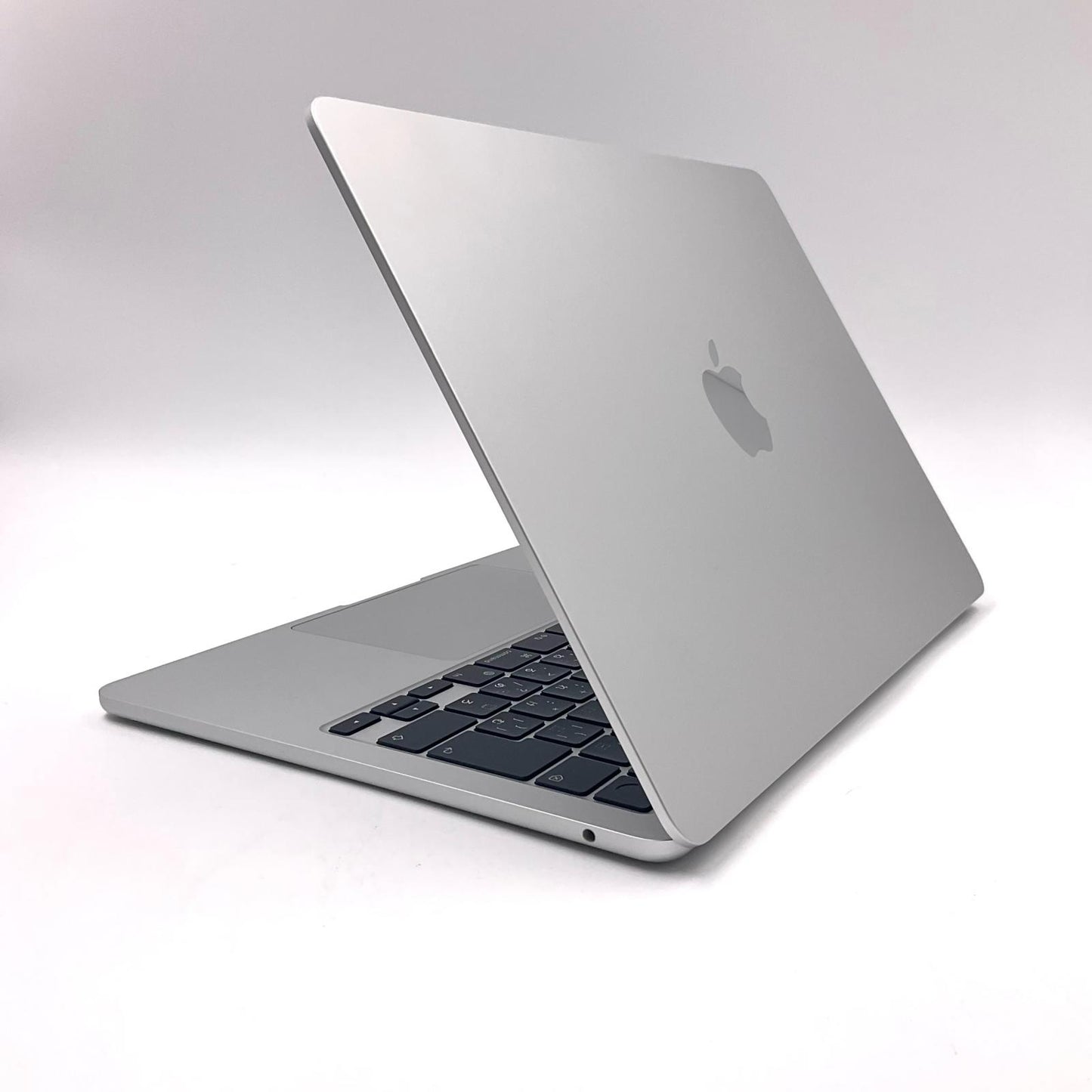 【全額返金保証】【最速発送】Apple MacBook Air 13.6インチ 2022 Apple M2 8GB M.2 SSD 256GB シルバー 100% 超美品 動作確認済