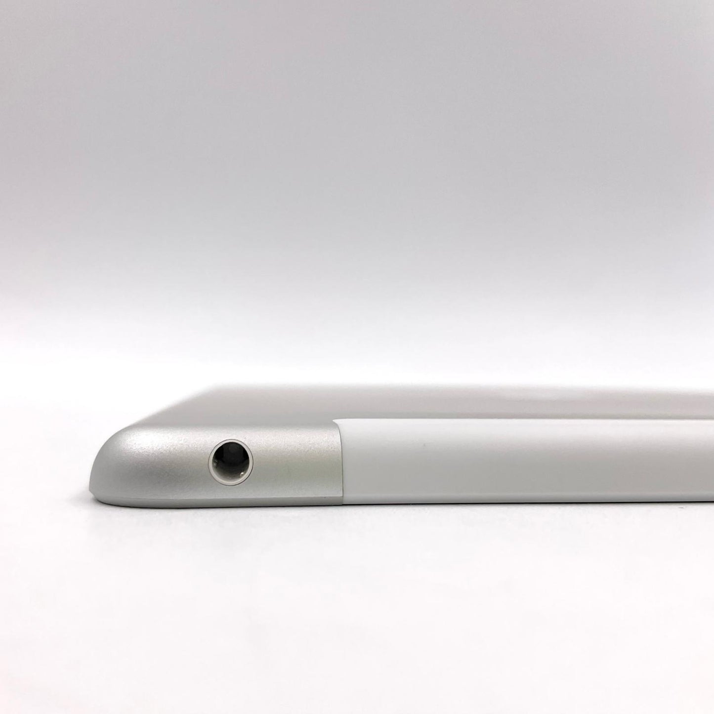 【全額返金保証】【最速発送】Apple iPad iPad 10.2インチ 第9世代 64GB シルバー WiFi+Cellular docomo 白ロム 動作確認済