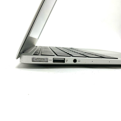 【全額返金保証】【最速発送】Apple MacBook Air 11インチ 2013 1.3 GHz Intel Core i5 4GB SSD 128GB シルバー 動作確認済