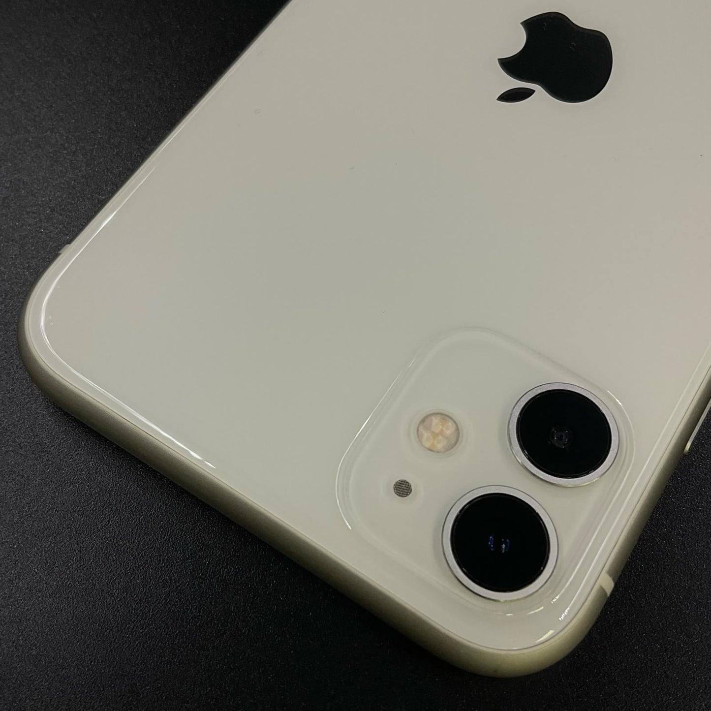 【最速発送】Apple iPhone iPhone 11 64GB ホワイト Softbank SIMフリー 白ロム【難有】 80%