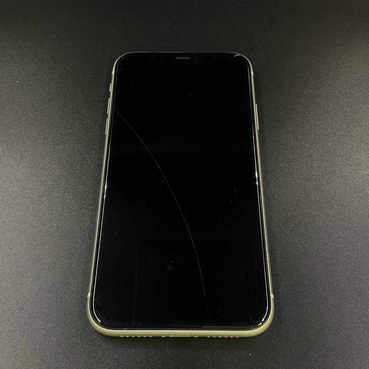 【最速発送】Apple iPhone iPhone 11 64GB ホワイト Softbank SIMフリー 白ロム【難有】 80%