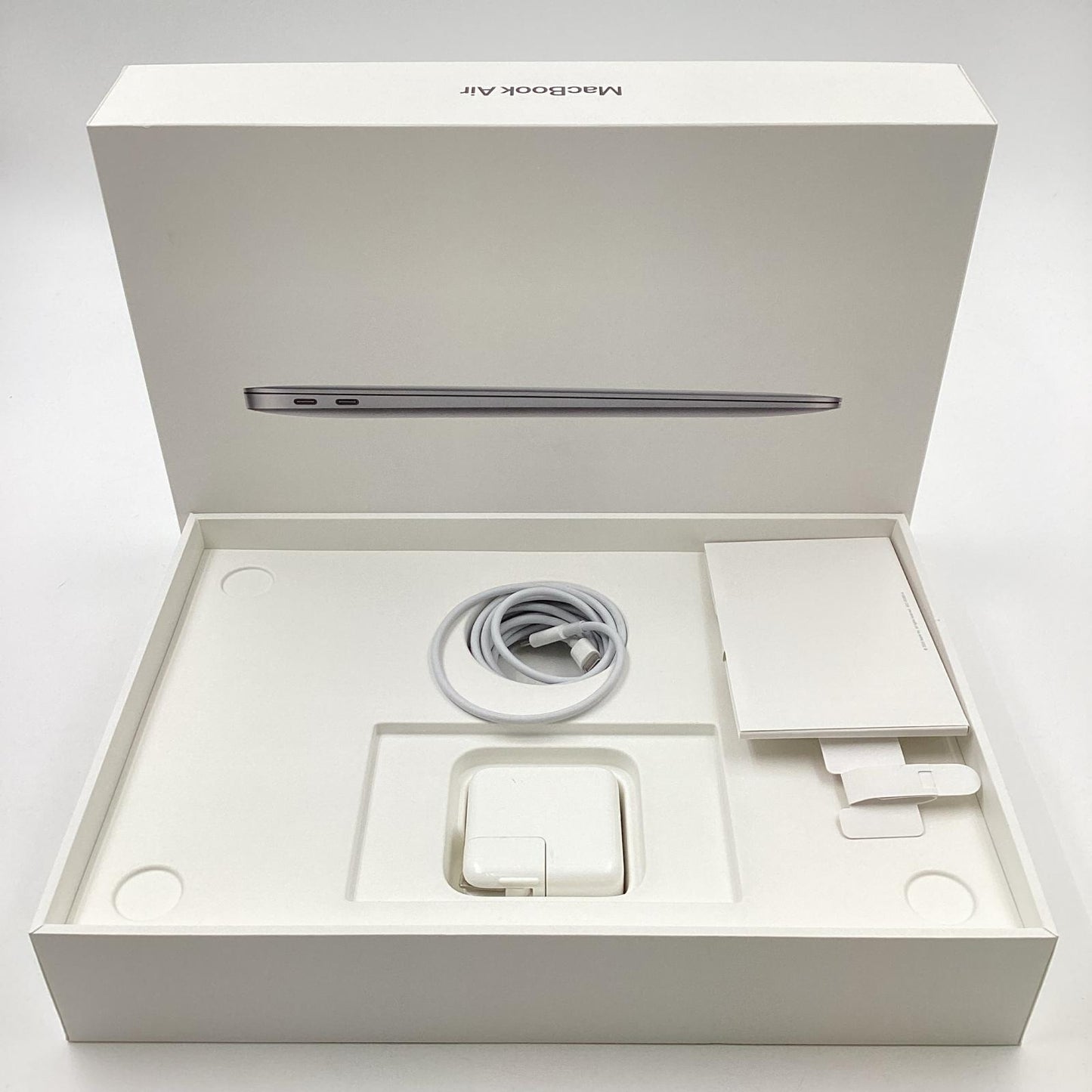 【全額返金保証】【最速発送】Apple MacBook Air 13インチ 2020 Apple M1 16GB SSD 256GB シルバー 93% 動作確認済