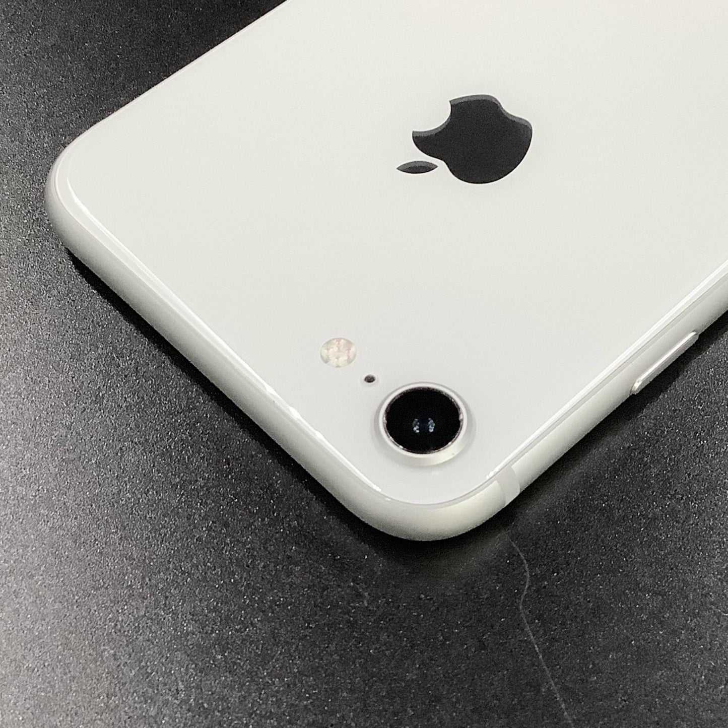 【全額返金保証】【最速発送】Apple iPhone iPhone 8 64GB シルバー Softbank SIMフリー 白ロム 動作確認済 83%