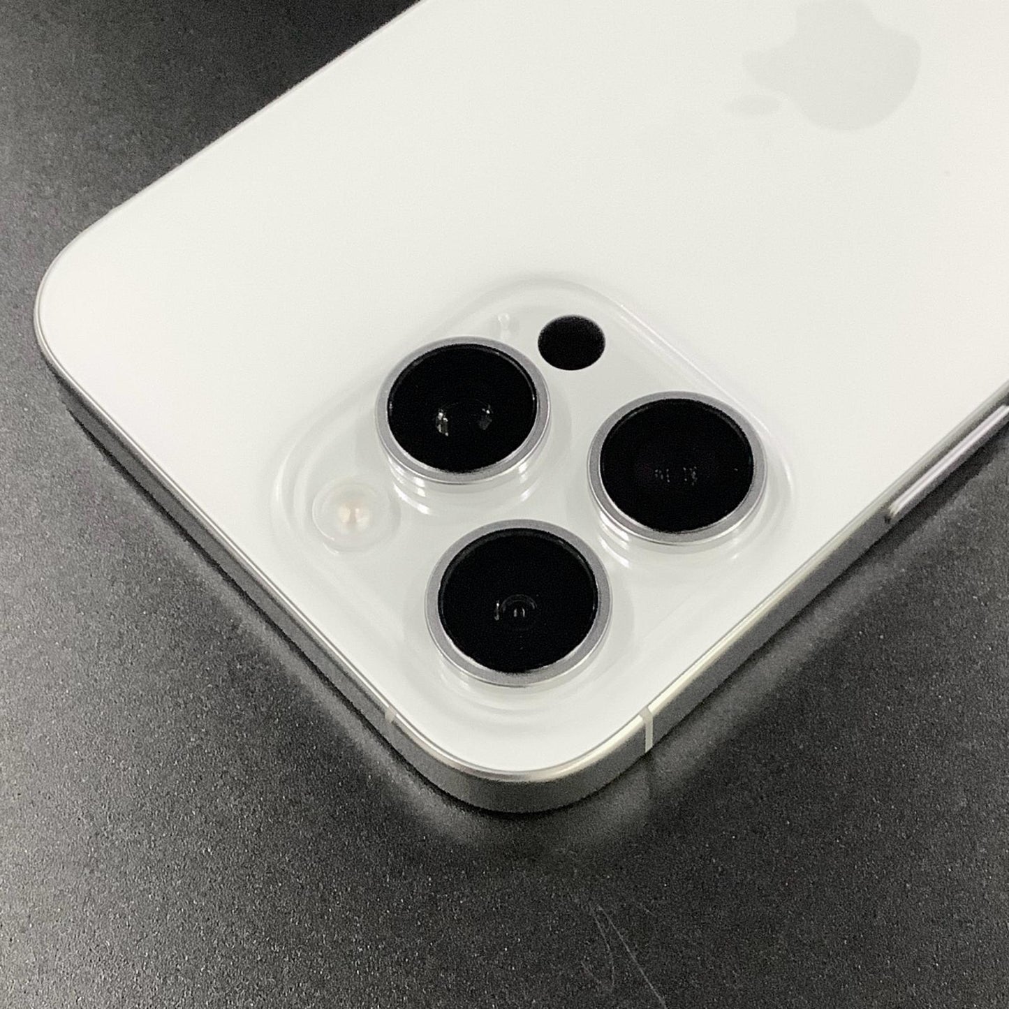 【全額返金保証】【最速発送】Apple iPhone iPhone 16 Pro Max 256GB ホワイト SIMフリー 白ロム 超美品 動作確認済 96%