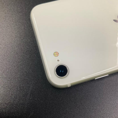【全額返金保証】【最速発送】Apple iPhone iPhone SE（第2世代） 64GB ホワイト au 白ロム 動作確認済 88%