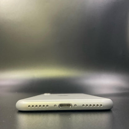 【全額返金保証】【最速発送】Apple iPhone iPhone SE（第2世代） 64GB ホワイト au 白ロム 動作確認済 88%