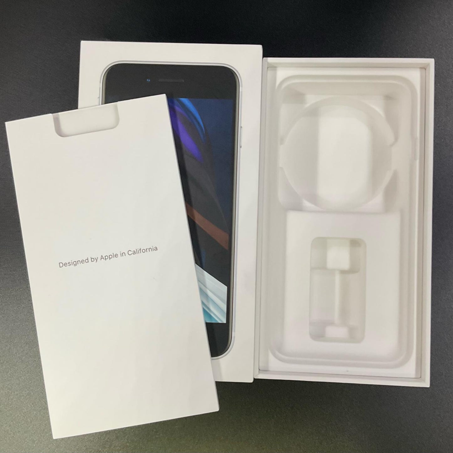 【全額返金保証】【最速発送】Apple iPhone iPhone SE（第2世代） 64GB ホワイト au 白ロム 動作確認済 88%