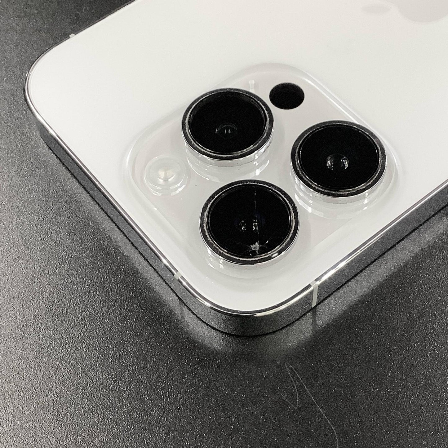 【最速発送】Apple iPhone iPhone 14 Pro 256GB シルバー au【難有】 84%