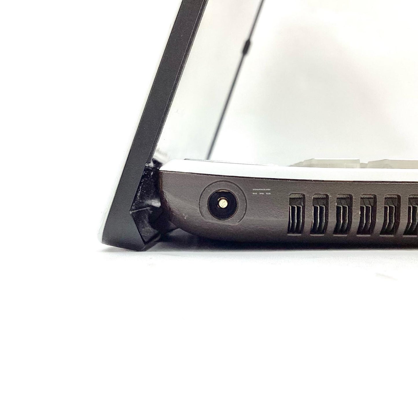 【全額返金保証】【最速発送】富士通 LIFEBOOK FMVA53D3W Intel Core i7-8565U 8GB M.2 SSD 512GB 89.8% 動作確認済