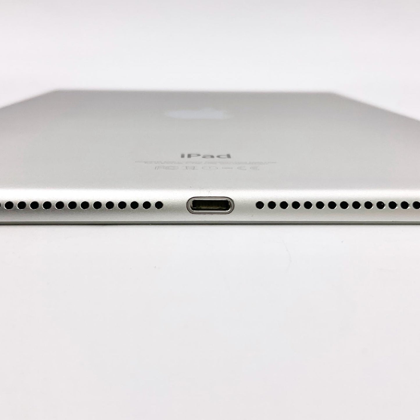 【最速発送】Apple iPad Air 9.7インチ 第2世代 128GB シルバー Wi-Fi【難有】