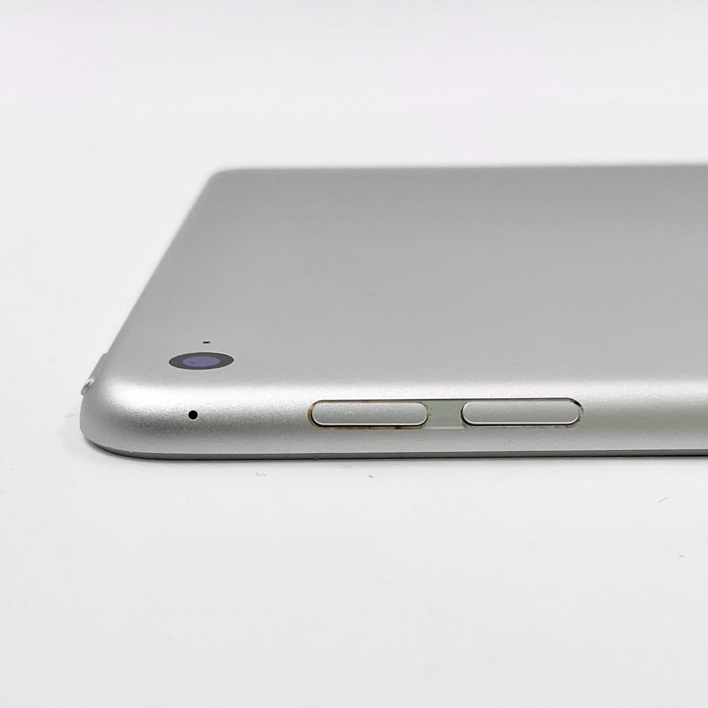 【最速発送】Apple iPad Air 9.7インチ 第2世代 128GB シルバー Wi-Fi【難有】