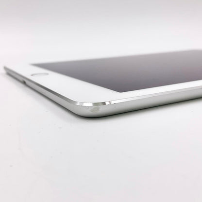 【最速発送】Apple iPad Air 9.7インチ 第2世代 128GB シルバー Wi-Fi【難有】