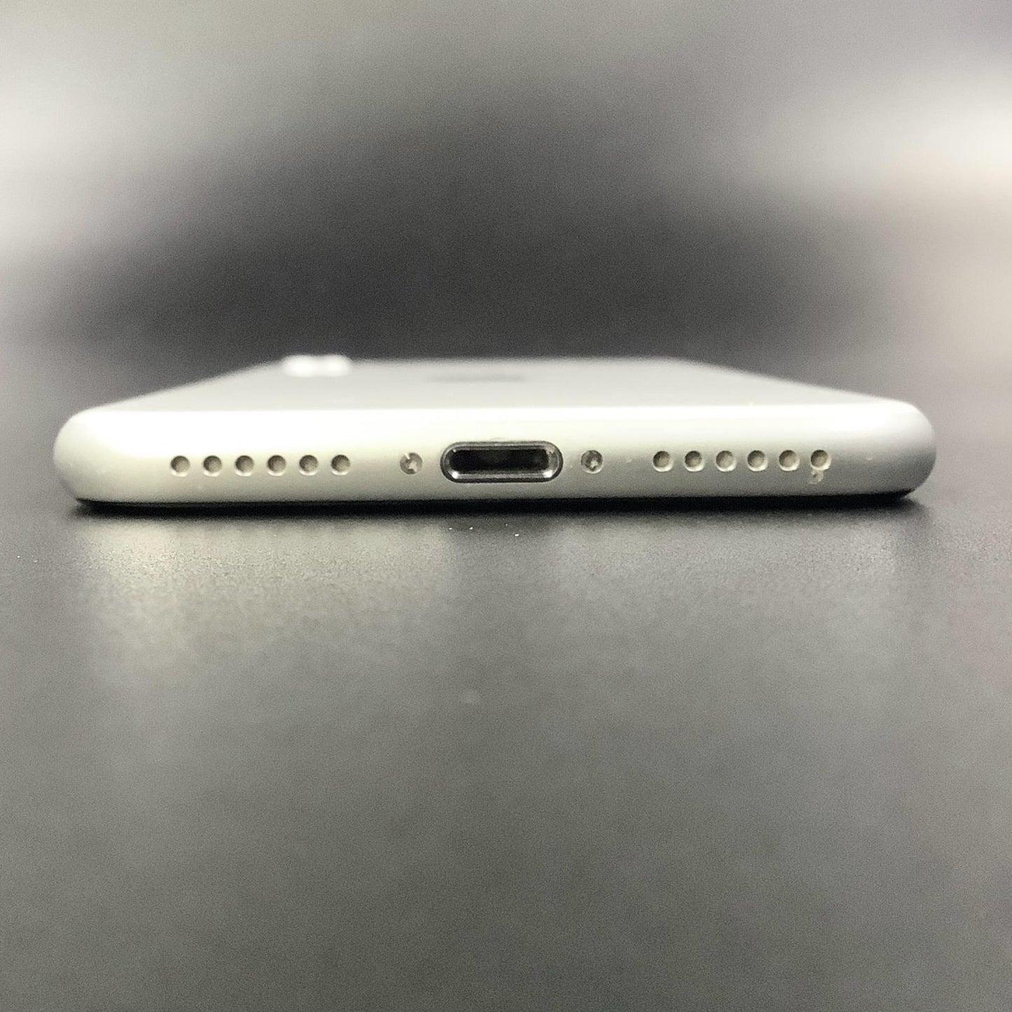 【全額返金保証】【最速発送】Apple iPhone iPhone SE（第2世代） 64GB ホワイト SIMフリー 白ロム 動作確認済 74%