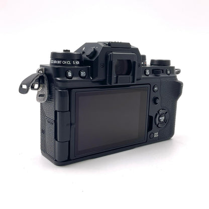 【全額返金保証】【最速発送】FUJIFILM デジタル一眼 FUJIFILM X-T4 ボディ [ブラック] ブラック 超美品 動作確認済
