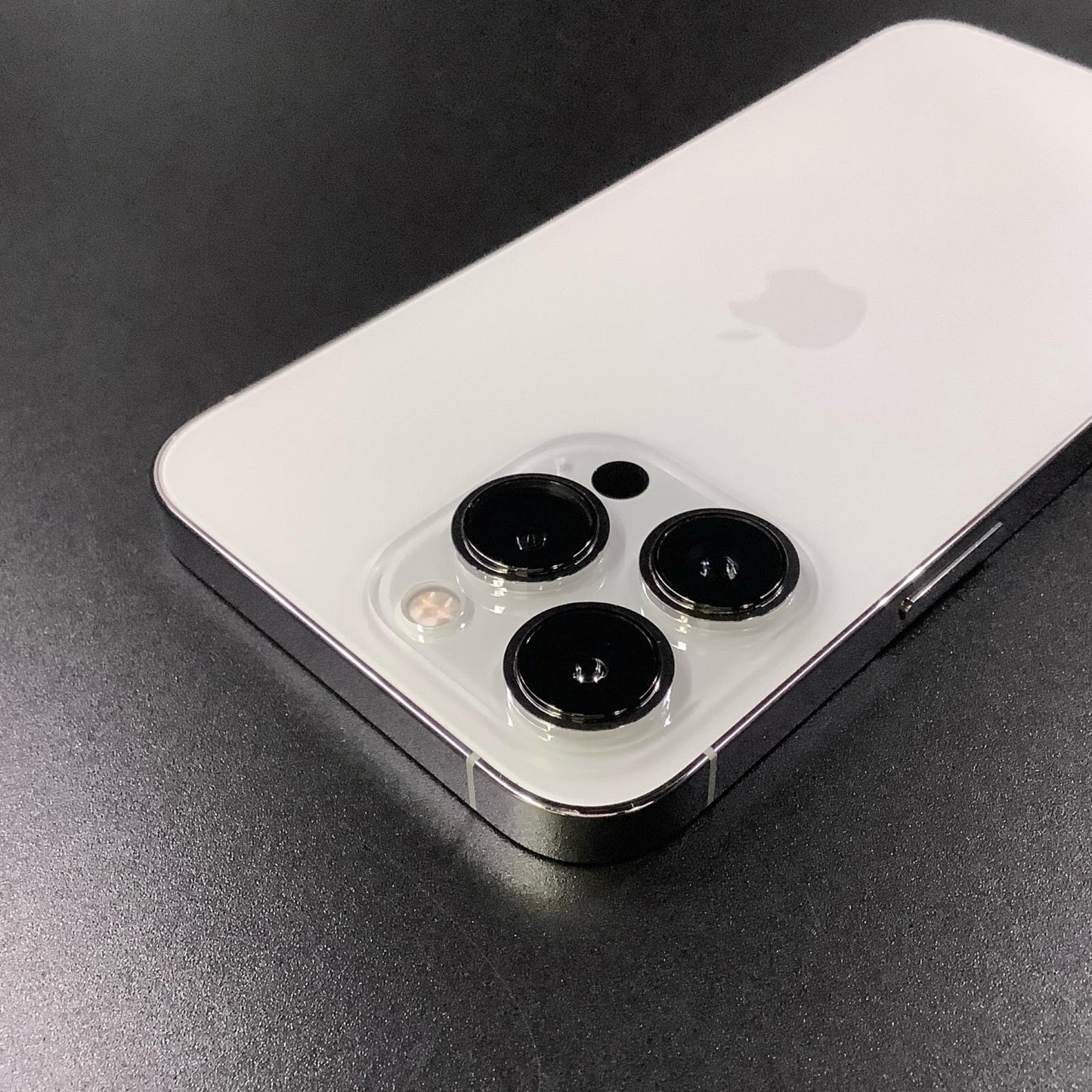 【全額返金保証】【最速発送】Apple iPhone iPhone 13 Pro 128GB シルバー docomo 白ロム 動作確認済 74%
