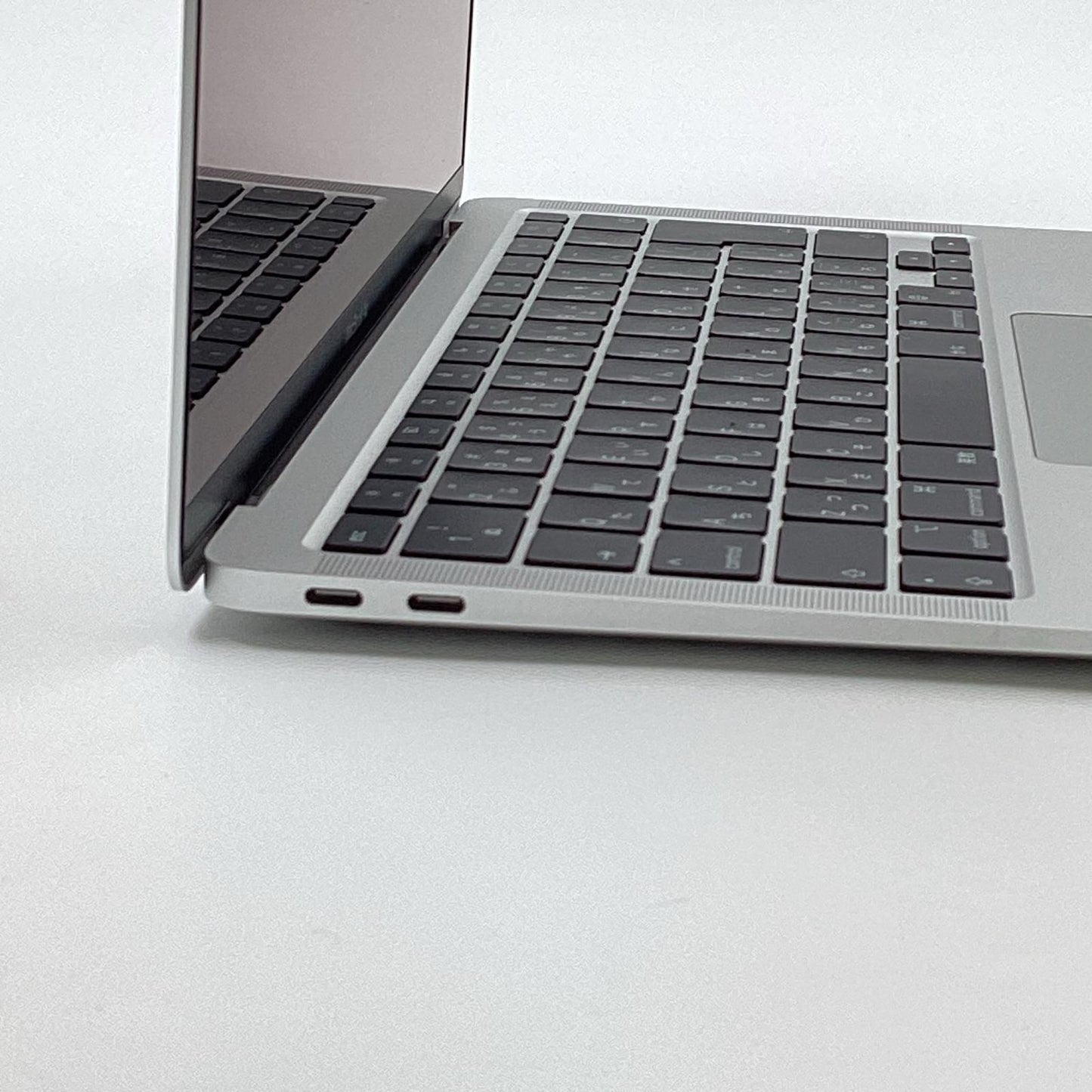 【全額返金保証】【最速発送】Apple MacBook Air 13インチ 2020 Apple M1 8GB SSD 256GB シルバー 95% 動作確認済