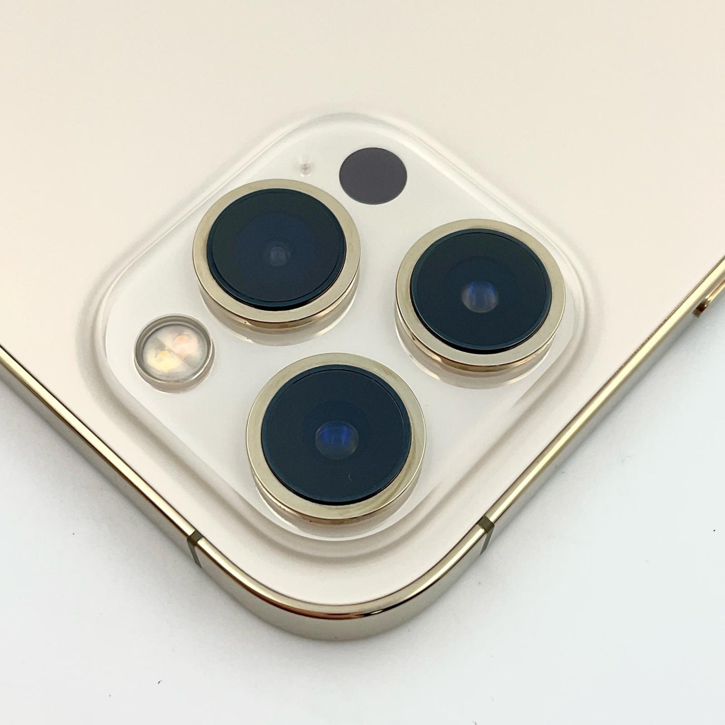 【全額返金保証】【最速発送】Apple iPhone iPhone 12 Pro Max 128GB ゴールド docomo 白ロム 動作確認済 82%